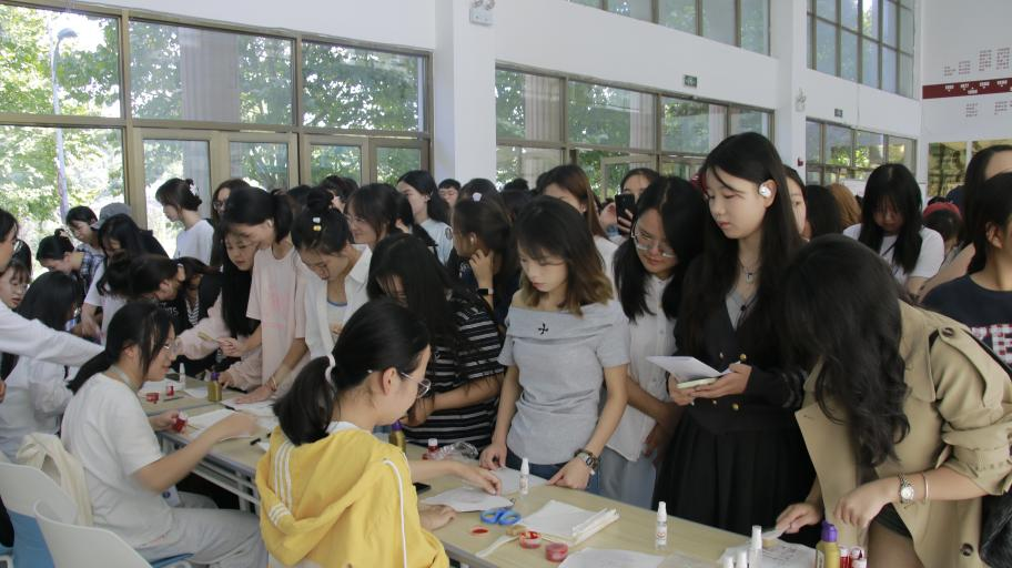 麻豆在线
美育实践活动圆满落幕