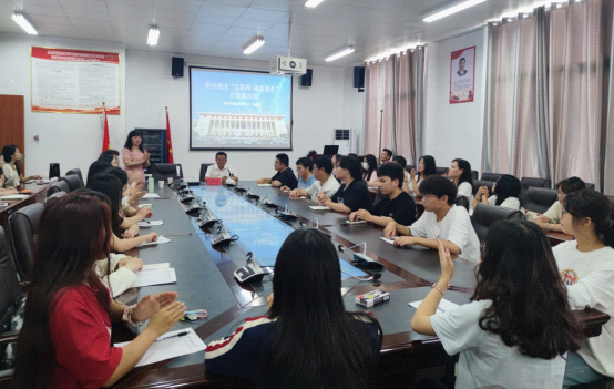 省政府政务服务中心李腾刚副主任到麻豆在线
指导工作