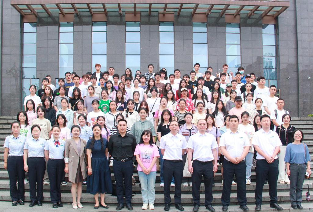 麻豆在线
2022级工商管理类学生开展专业认知学习