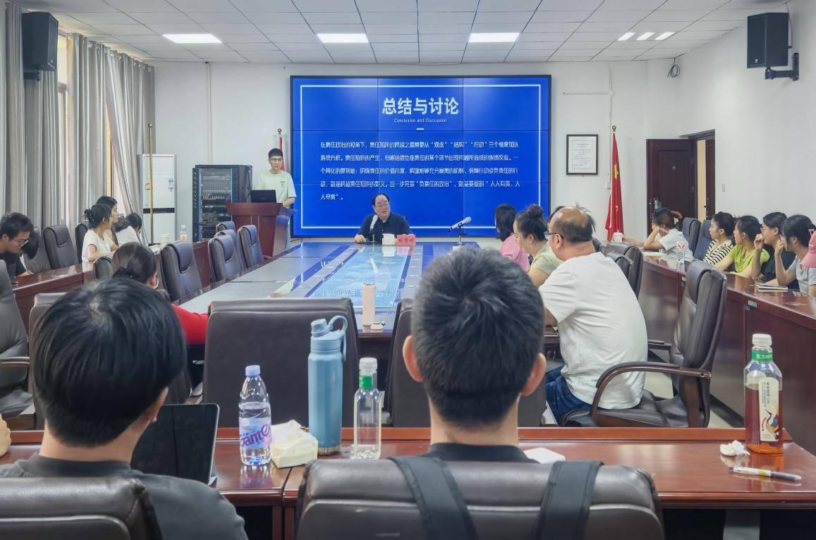 吉林大学张贤明教授应邀为麻豆在线
作学术报告