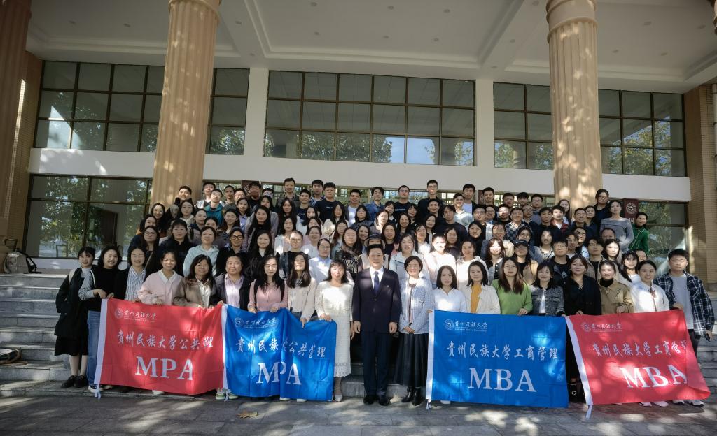 麻豆在线
召开2024年研究生教育大会